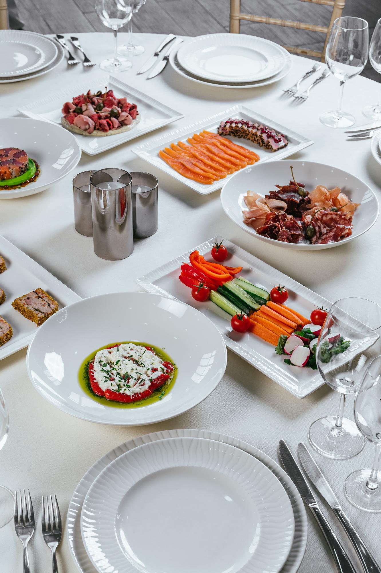 Duża scena: kompozycja stołu degustacyjnego